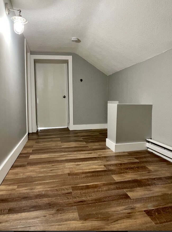 Photo - Amazing 5 Bedroom 2Bathroom Duplex in St Paul!!!