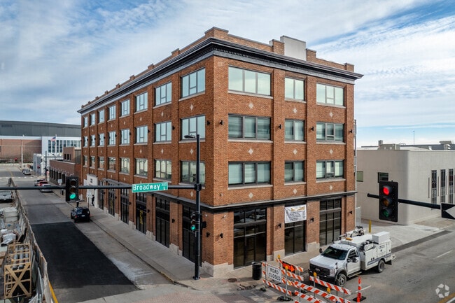 Photo - 333 E English St