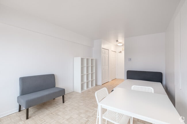 Interior Photo - 500 Av Des Pins O