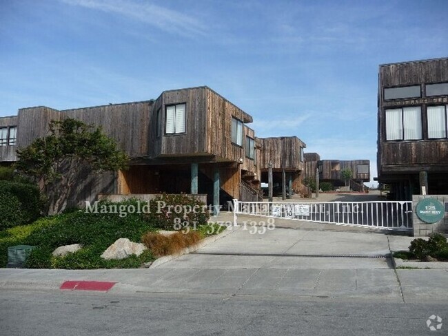 Building Photo - Beach Front 1-Bed 1-Bath Ocean House Harbo... Unit 306