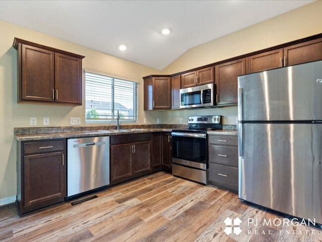 Photo - 3 Bedroom , 2 Bathroom House - Available I...