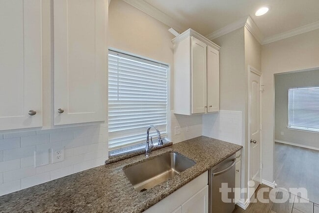 Photo - 523 Long Prairie Dr