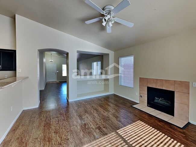 Photo - 325 Greenleaf Glen St