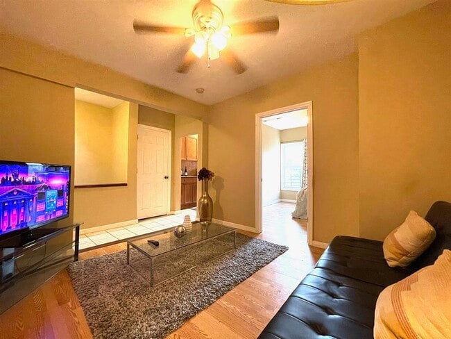 Photo - 812 Grand St