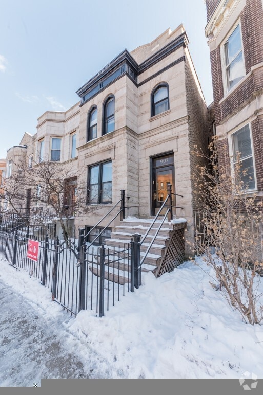 Building Photo - 907 W Addison St Unit 1 Rental