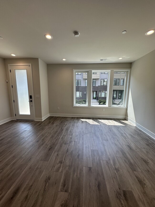 Building Photo - 805 Laurens Aly Rental
