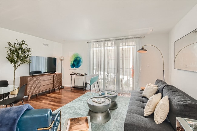 Building Photo - 1601 West Ave Unit 213 Rental
