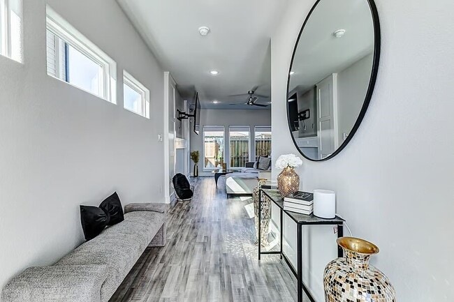 Photo - 4677 Bellfort Ave