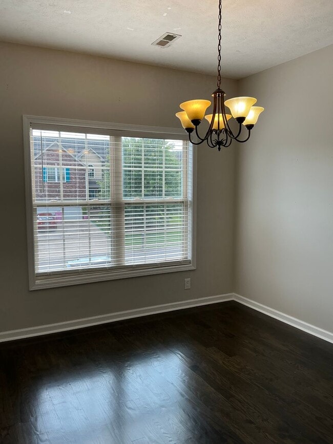 Photo - 1712 Apache Way