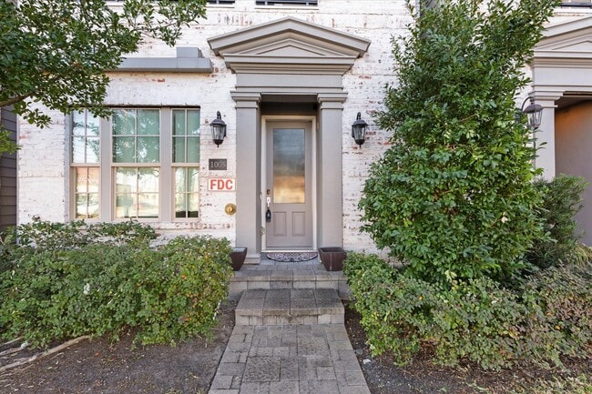 Photo - 1005 St Charles St