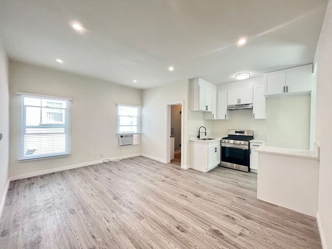 Building Photo - 400 N Coronado St Unit 112 Rental