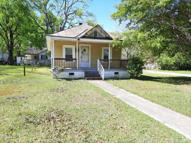 Building Photo - 1004 Fuller St Rental