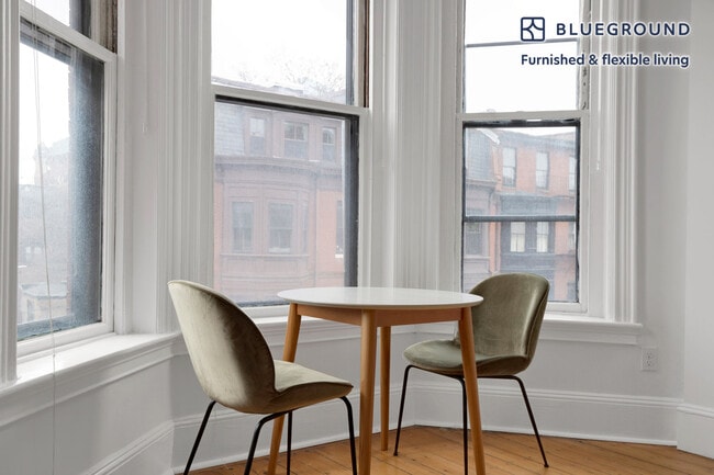 Photo - 11 Hereford St Unit FL3-ID556