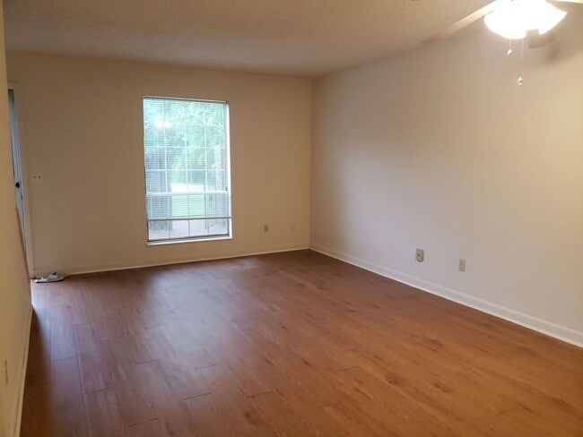 Building Photo - 1 Bedroom, 1.5 Bath Townhouse Unit 298H