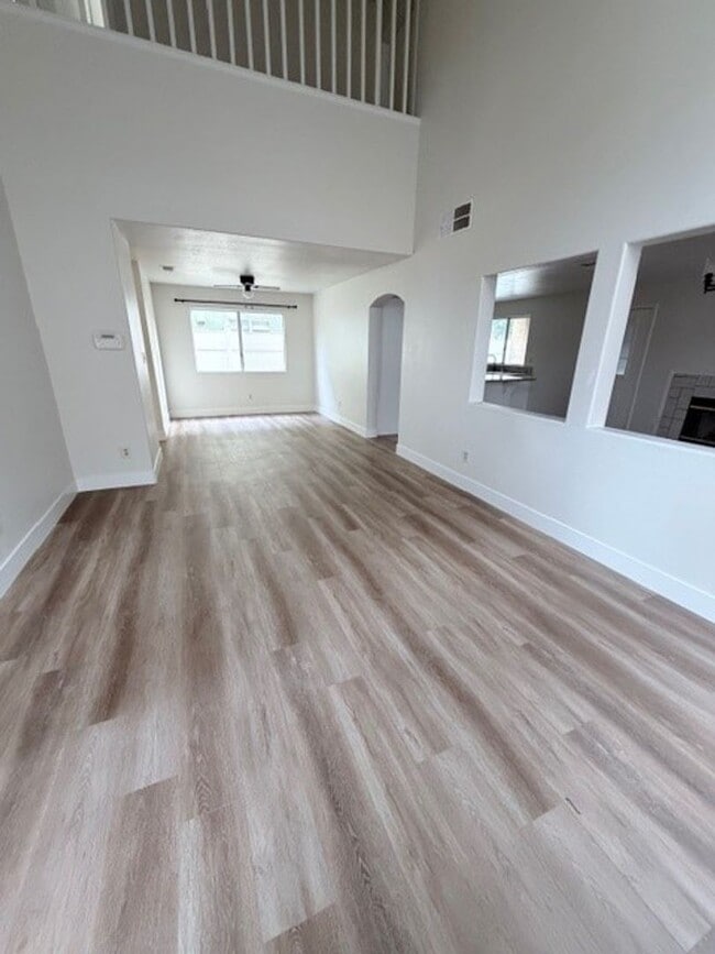 Photo - 9405 Salinger St