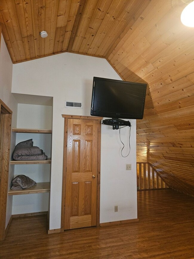 Photo - 2 Bed / 2 Bath Fully Furnished Cabin House...