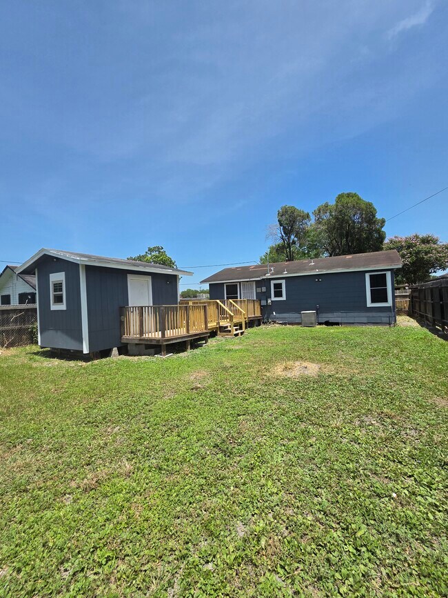 Photo - 640 Lopez St