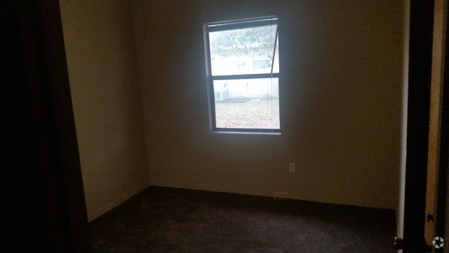 Building Photo - 3757 NW Huntsboro St Unit 103 Rental