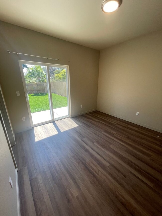 Photo - Newly Contructed Pet Friendly Apartment wi...