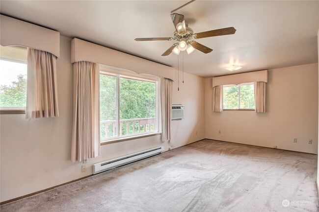 Photo - 3527 Shattuck Ave S Unit Main Bedroom