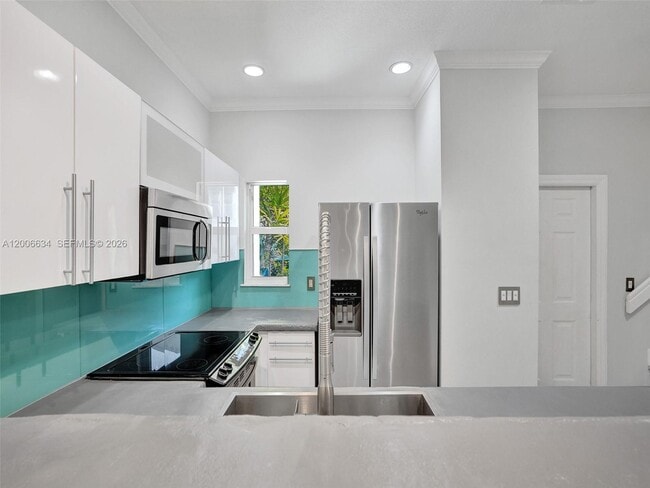 Photo - 835 NE 19th Ave