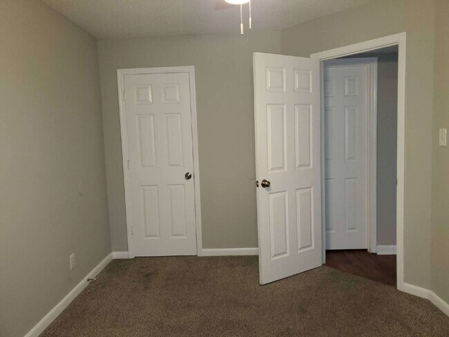 2-Bed Apartment in Decatur's Heart – Your Cozy Retreat Awaits!"