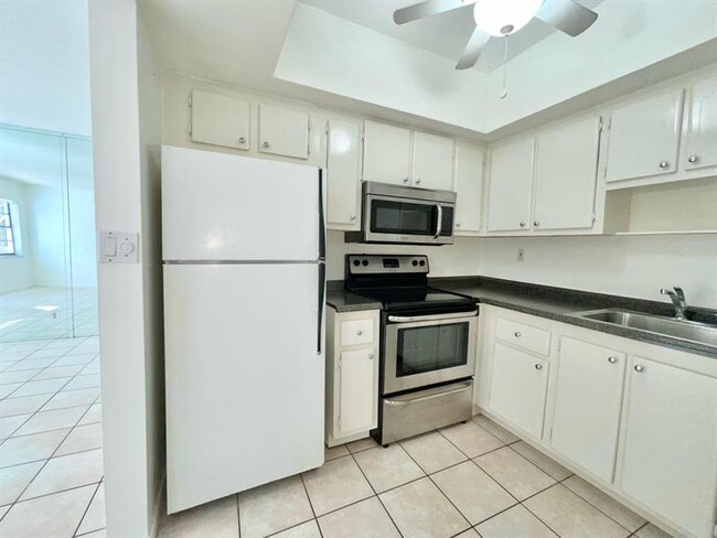 Photo - 215 NE 16th Ave Condo Unit 102