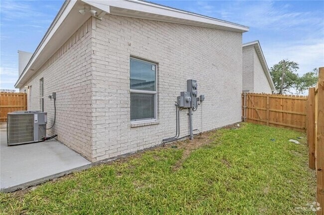 Building Photo - 104 San Jose Dr Unit 1 Rental