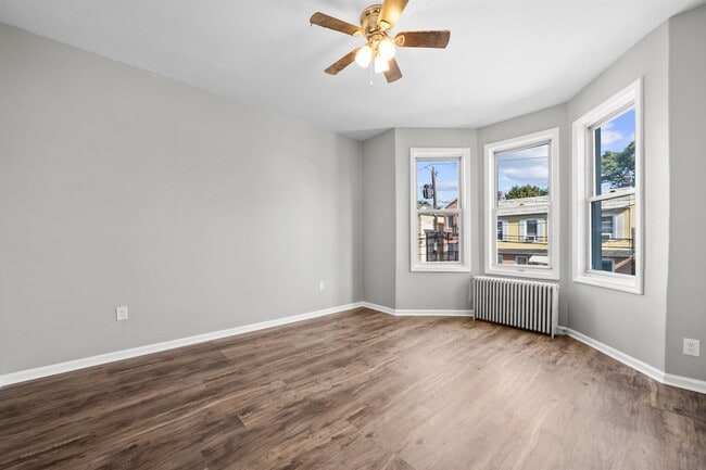 Photo - 34 W 18th St