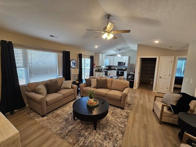 308 Oak Ave