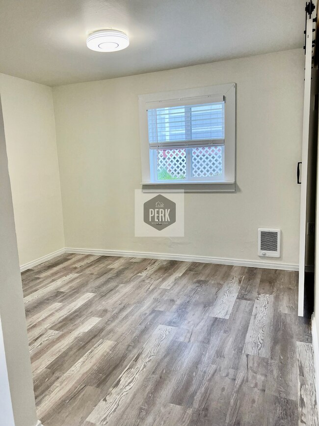 Petite Studio in Parkland, WA Rental House Rental in WA