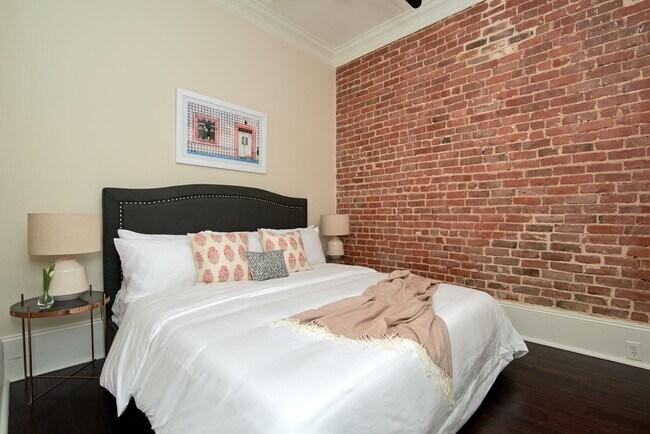 339 Carondelet Apartments