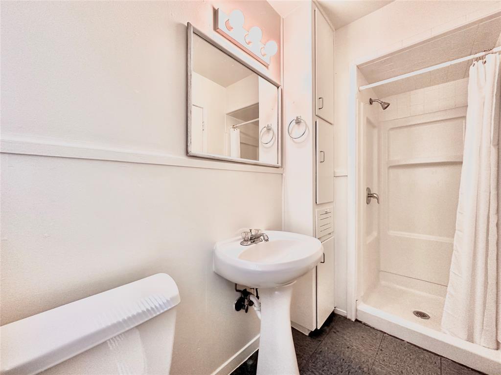 Photo - 2721 Hemphill Park Unidad B 204-21G