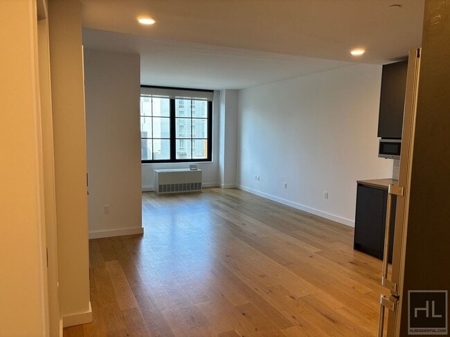 NORTHERN BOULEVARD - NORTHERN BOULEVARD Apartment Unit 7T