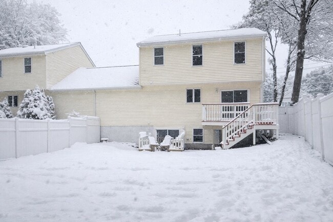 Photo - 1083 Main St