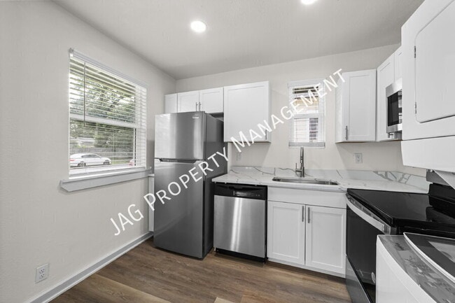Photo - 1078 Day Ave