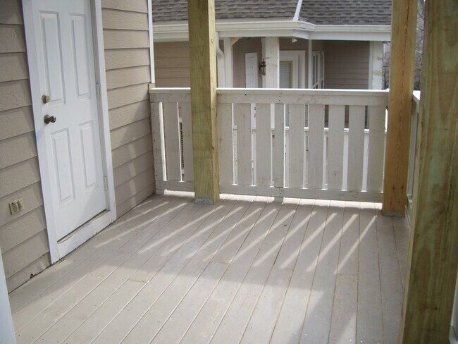 Photo - Renovated 2 bed/2 bath condo in the heart of Centreville, close to everything!!