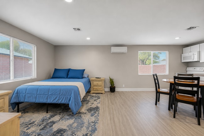 Building Photo - 1122 S 10th St Unit The Sage Studio