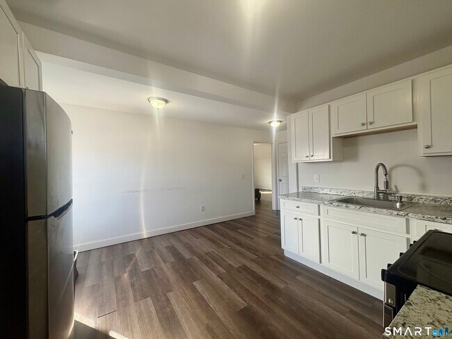 Photo - 22 Brewster St Unidad 3 Floor