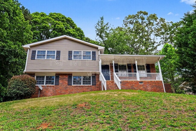 Building Photo - 2642 Hatfield Cir SE