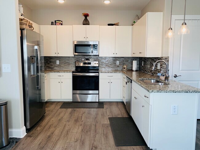 Photo - 502 Latham Ct