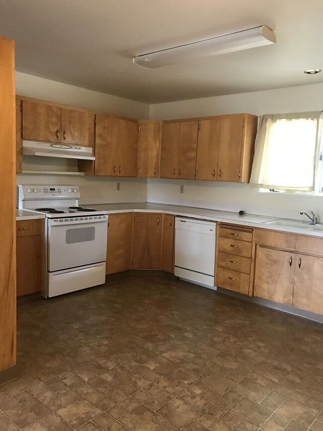 Photo - Spacious 3-Bedroom, 4 Plex – Pet Friendly