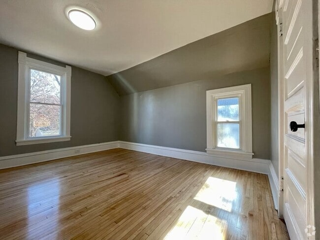 Building Photo - Captivating 3 Bedroom 1 Bathroom Single fa...