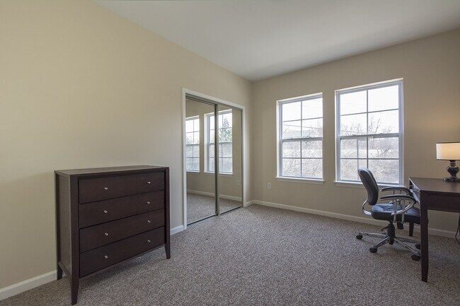 East Bay I Apartments