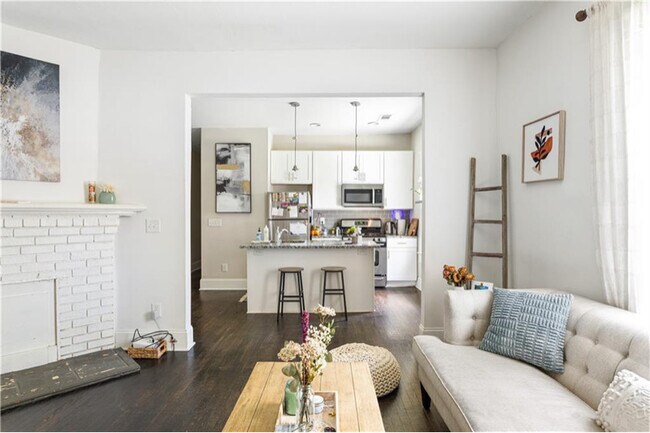 Photo - 822 Elbert St SW