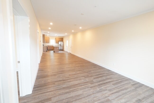 Sala de estar desde la entrada de la puerta principal - 600 Vera K Ct