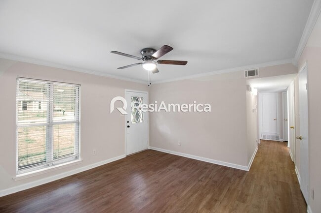 Building Photo - Fully Renovated 3BR/2B home in 38134!