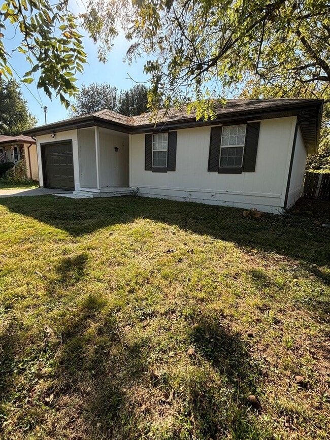 Adorable 3 bedroom 1.5 bathroom 1 car House House Rental in