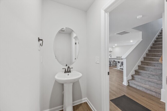 Photo - 27919 Chalmers Cir