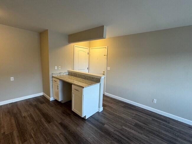Cedar Plaza Apartments & Townhomes